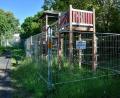 Bild: Stephan Huber
Der Spielplatz in der Eglseer Straße in Amberg. Theoretisch ein toller Treffpunkt für die Kinder vom Eisberg und von der Katharinenhöhe. Allerdings ist er bereits seit Herbst 2024 zum Großteil gesperrt.