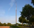 Bild: jr
Ein neuer Schleuderbetonmast mit einer Gesamthöhe von 62,15 Meter wird in der Nähe des Sibyllenbades errichtet.