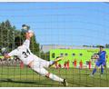 Bild: otr
Die SpVgg SV Weiden hat in Relegationsspielen einfach kein Glück. Noch gut in Erinnerung ist zum Beispiel das Scheitern in der Bayernliga-Relegationsrunde gegen den SV SAD-Ettmannsdorf. Auf dem Bild verschießt Tobias Gerber den entscheidenden Elfmeter.
