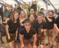 Bild: fz
Stimmung vormittags und Nachmittag im Festzelt. Hinten auf den Bänken heizen die Festdamen an.