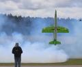 Bild: mfh
Ein Highlight Der Airshow von Fichtelbrunn: Der Ritt des Jets auf dem Schubstrahl.