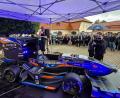 Bild: Stephan Huber
Das Running-Snail-Racing-Team der OTH Amberg-Weiden präsentierte seinen neuesten Rennwagen - den RS25, im Kultur-Schloss Theuern. Es ist bereits der 20. Flitzer, den die engagierten Studierenden in Eigenregie konstruiert, entwickelt und gebaut haben.