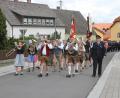 Bild: pi
Kommandant Georg Rauch (rechts) führte mit den "Werkstatt-Musikanten" den Festzug von der Pfarrkirche zum Feuerwehrhaus an.