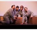 Bild: Ovigo-Theater/Daniela Stanilewicz/exb
Florian Wein, Lisamarie Berger, Daniel Adler und Anna Maria Sturm in dem Stück "SAD-88".