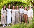 Bild: Hendrik Rosenboem
Das Gesangsensemble "Chapeau" der Dr.-Johanna-Decker-Schulen, von links: Johanna Weigl, Paula Brandel, Luisa Viehauser, Mia Ströhl, Carolin Ruppert, Maria Piehler und Musiklehrerin Regina Fibich-Wiesneth.