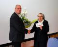Bild: Matthias Flierl/exb
Peter Miltenberger, Gesamtleitung Regens Wagner Michelfeld, gratulierte Sr. Madlen Kolbrand zum 60. Professjubiläum.