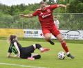 Bild: Hubert Ziegler
Da half auch dieser kraftvolle Einsatz nichts: Die Fußballfrauen des TSV Theuern (rote Trikots) verloren ihr Heimspiel gegen den TuS Bad Aibling mit 1:3.