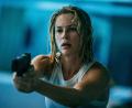 Bild: Sasha Ostrov /netflix/dpa
Gibt in „Exterritorial“ alles: Jeanne Goursaud spielt die Ex-Elitesoldatin Sara Wulf, die um ihren Sohn kämpft. (Foto: Netflix)