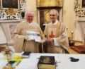 Archivbild: gz
Pfarrer Herbert Zimmermann feierte 2019 mit einer Festmesse das Goldene Priesterjubiläum mit Pfarrer Erwin Bauer (links) in seiner Heimat Eslarn.