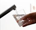 Symbolbild: Bernd Weißbrod/dpa
Trinkwasser in bester Qualität: Die Schlussabrechnung zur Sanierung der Oberviechtacher Hochbehälter liegt vor. Die Kalkulation der letzten Rate des Verbesserungsbeitrages fällt dabei für die Bürger niedriger aus als geplant.