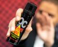Symbolbild: Daniel Karmann/dpa
Laut Polizei hat ein Kind gleich zweimal Pfefferspray versprüht. Einmal in einem Supermarkt und einmal im Schulbus. Es gab mehrere Verletzte.