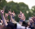 Bild: Daniel Karmann/dpa
Die Rettungskräfte haben in diesem Jahr deutlich mehr Einsätze - eben weil deutlich mehr Menschen auf dem Festival sind.