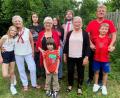 Bild: Völkl
Inge Bauer-Joswig (Vierte von links) freut sich, am Geburtstag die Familie und zahlreiche Mitarbeiterinnen um sich zu haben. Dabei war auch Katharina Purschwitz-Neidl, die in der Anfangszeit vor 50 Jahren eine wertvolle Stütze beim Aufbau der Geschäfte war.