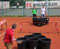 Bild: kro
Beim "Tennis-Bierpong-Turnier" galt es den Tennisball in die Behältnisse zu treffen.