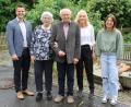 Bild: Josef Böhm
Anna und Robert Albang konnten miteinander ihren 80. Geburtstag feiern. Mit ihnen freuten sich Bürgermeister Rudolf Teplitzky (links) sowie Enkelin Vanessa und Tochter Monika (von rechts).