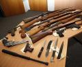 Bild: Hösamer
Während einer Amnestieregelung im Jahr 2018 sind viele Waffen bei der Waffenbehörde im Landratsamt gelandet. Wichtig: Wer Waffen findet oder erbt, soll sie keinesfalls selbst transportieren, sondern zunächst mit Polizei oder Waffenbehörde die Situation klären.