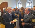 Bild: Tobias Gräf
Der neue und der bisherige Chef kennen und verstehen sich bestens – hier beim Empfang im Rathaus: Hauptkommissar Tobias Plößl (links) hat zum 1. Juni die Leitung der Sulzbach-Rosenberger Polizeiinspektion von Erstem Polizeihauptkommissar Michael Kernebeck übernommen.