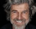 Bild: Ronny Kiaulehn/exb 
Reinhold Messner spricht in der Glasschleif in Marktredwitz "Über Leben".