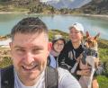 Bild: Benedikt Birner
Benedikt Birner ist sehr gern mit seiner Frau und seiner Tochter in den Bergen unterwegs. Von seinem aktuellen Wohnort in der Schweiz aus hat er alle Möglichkeiten für herrliche Ausflüge. Aber der 40-Jährige reist auch gern durch die ganze Welt, wofür sein Job bei Adidas geradezu passend ist.
