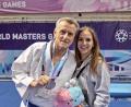 Bild: Baller
Der Karateka Dieter Baller hat bei den World-Masters in Taiwan die Silbermedaille in seiner Altersklasse gewonnen. Seine Tochter Sabrina hat ihn als Coach begleitet.