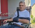 Bild: Lowak
Um die operierte Schulter zu schonen, muss Karlheinz Budnik noch eine Schlinge tragen. Mitte Mai war der Windischeschenbacher Bürgermeister mit dem Mountainbike gestürzt.