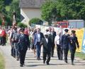 Bild: nib
Bereits beim Kirchenzug am Sonntag Vormittag waren viele Vereine mit ihren Fahnenabordnungen nach Etsdorf gekommen. Angeführt von den Ehrengästen zogen die Teilnehmer nach dem Gottesdienst zum Festgelände.