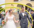 Bild: Eva Greßmann/exb
Madlen und Michael Koller haben sich in der St.-Johannes-Nepomuk-Kirche vor Dekan Alexander Hösl ewige Treue versprochen.