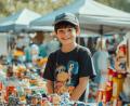 Bild: Endang - stock.adobe.com
Auf dem Flohmarkt kannst du auch selbst gebrauchte Sachen verkaufen.