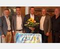 Bild: soj/exb
Johannes Prechtl (Mitte) tritt für die CSU in Ebnath als Bürgermeisterkandidat an. Zu den ersten Gratulanten zählten (von links) Landtagsabgeordneter Tobias Reiß und Bürgermeister Wolfgang Söllner sowie (von rechts) CSU-Ortsverbandsvorsitzender Josef Söllner und Landrat Roland Grillmeier.