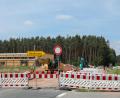Bild: Wolfgang Steinbacher
Seit Wochen ist die Industriestraße bereits gesperrt. Und das bleibt vorerst auch so: Die Halle der Firma Freiraum wird an das Wasser- und Kanalisationsnetz angeschlossen.
