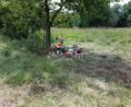 Bild: lg
Zwei Kreuze, Bilder und Kerzen erinnern am Ort des Unfalls nahe Kühried an die beiden jungen Leute, die bei dem Unglück am Montag gestorben sind.