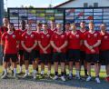 Bild: Dieter Jäschke
Die beim Trainingsauftakt anwesenden Neuzugänge des SC Luhe-Wildenau mit Sportlichem Leiter Thomas Diertl (links) und Abteilungsleiter Armin Goschler (rechts).
