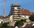 Bild: Völkl
Das Notdach ist schon abgebaut, das Gerüst steht noch. Eventuell müssen in der letzten Juniwoche noch einige Restarbeiten erledigt werden.