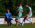 Bild: Jonas Loeffler
Kauerhofs Keeper Florian Sehr (links) verhindert in dieser Szene gerade noch den nächsten Treffer für die DJK Ammerthal.