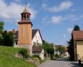 Bild: Fred Lehner
Stolz sind die Schlatteiner auf ihr Wahrzeichen im Dorf, dem Glockenturm, der nach Fertigstellung der Restaurierung auch den kirchlichen Segen erhalten wird.