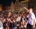Bild: Petra Hartl
Das ist das, was die Amberger an ihrem Altstadtfest so mögen: Die Stimmung ist perfekt. Wie hier am Marktplatz bei der Partyband MAXXX.