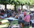 Bild: war
Entspannte Atmosphäre mit passender Musik bot die Picknick-Serenade im schattigen Grüngürtel der Nikolauskirche.