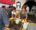 Bild: adj
Knödel, Braten und ein ordentlicher Schuss Soße dazu. So lieben es die Gäste beim Backofenfest in Ilsenbach.