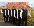 Bild: Archiv Dieterskirchner Sänger
Die Dieterskirchner Sänger in der jahrelangen Besetzung mit (von rechts) Manfred Schwander, Richard Brunner, Georg Haider (verstorben), Sepp Heigl, Andreas Bauriedl, Martin Greber und Leiter Erwin Wutz (verstorben).