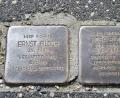 Symbolbild: Petra Hartl
Stolpersteine wie diese hier (in Amberg) wurden in Marktredwitz mit schwarzer Farbe bemalt. Die Polizei sucht Zeugen.