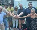 Bild: Freunde des Landestheaters Oberpfalz/exb
Hand in Hand geht es weiter, die Freunde des Landestheaters Oberpfalz entscheiden sich gegen eine Auflösung (von links): Bernd Hofmann (2. Vorsitzender), Uli Münchmeier (Beisitzer), Klaus Meierhöfer (Schriftführer), Monika Höllerer (Kassenwartin), Heiner Reber (Vorsitzender), Bernhard Wiederer (Beisitzer) und Vroni Hofmann (Beisitzerin).
