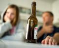 Symbolbild: Alexander Heinl/dpa/dpa-tmn
Kinder suchtkranker Eltern geraten später oft selbst in eine Abhängigkeit oder leiden unter psychischen Problemen.