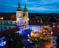 Bild: Stadt Waldsassen/Drone-Pics.de
Von Freitag bis Sonntag feiert Waldsassen Europa: Die Stadt hat auf dem großen Platz zwischen Basilika und Rathaus drei Open-Air-Abende mit verschiedenen Genres für alle Altersgruppen initiiert.