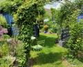 Bild: Josef Höllerl/exb
Das Natur- und Gartenparadies von Christa und Gerhard Gieler ist eine Augenweide.