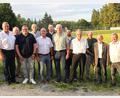 Bild: Jochen Neumann
Die Mitglieder des Vorstandes und des Aufsichtsrates der Gemeinnützigen Baugenossenschaft. Unter anderem mit auf dem Bild Vorstandsvorsitzender Dieter Döppl (links) und Aufsichtsratsvorsitzender Anton Hauer (fünfter von links) sowie das zukünftige Vorstandsmitglied Markus Knodt (dritter von links) und Dritter Bürgermeister Reinhold Kastner (sechster von rechts).