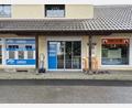 Bild: Markus Schiesl/exb
Links Sportartikel, rechts Getränke: Die Gemeinde Altendorf kann mit dieser Kombination in der Nabburger Straße Nummer 5 zwar den Dorfladen nicht ersetzen, aber zumindest einen Teil des Bedarfs decken.