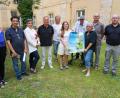 Bild: tra
Ein breites Spektrum an Kunst bieten Kaja Oursin, Giovanni Pannella, Gabriella Goldschmidt, Gerd Seidel, Stefan Link, Charlotte Sperl, Klosterdirektor P. Ulrich Schrapp, Margot Babl, Siegfried Link und Herbert Scharl (von links).