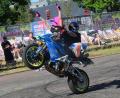 Bild: Kunz
Zwei auf einem Motorbike: Solche Stunts sind beim Broken-Head-Festival in Weiden die beliebtesten Fotomotive der Zuschauer.
