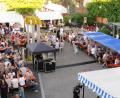 Bild: adj
Mit kulinarischem Angebot, Spaß für die Kinder und Live-Musik begeistert das 11. Rathausfest in Altenstadt/WN seine Gäste.