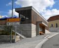 Bild: Alfred Schorner
Der neue Dorfplatz in Pursruck, im Hintergrund die Kirche St. Ursula.